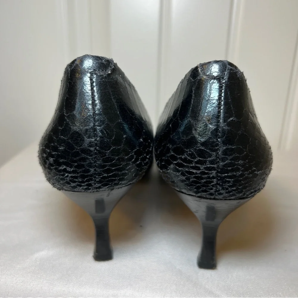 Bandolino Women’s Black Textured Pointy Toe Heels Y2K 8M with 2.5 in‎ heel